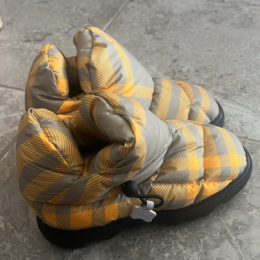 Burberry Check Pillow Padded Snow Boots, Size 40, NEW in Box with DustBag - Picture 7 of 15